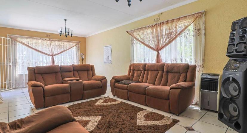 4 Bedroom Property for Sale in Mulbarton Gauteng