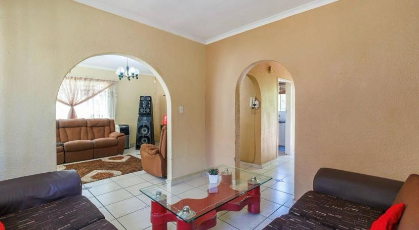 4 Bedroom Property for Sale in Mulbarton Gauteng