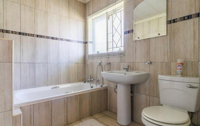 4 Bedroom Property for Sale in Mulbarton Gauteng