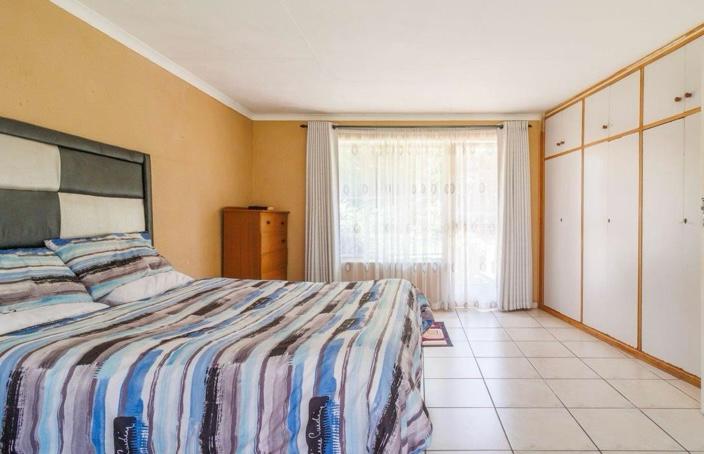 4 Bedroom Property for Sale in Mulbarton Gauteng