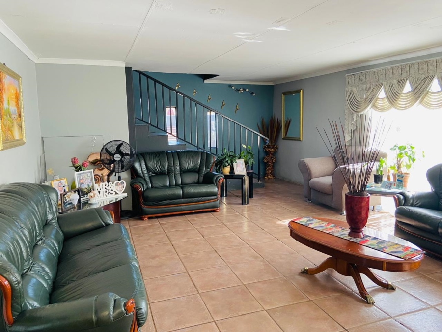 To Let 4 Bedroom Property for Rent in Reigerpark Gauteng