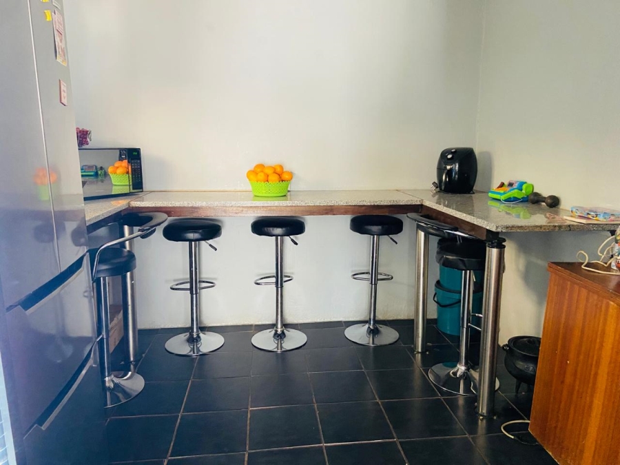 To Let 4 Bedroom Property for Rent in Reigerpark Gauteng