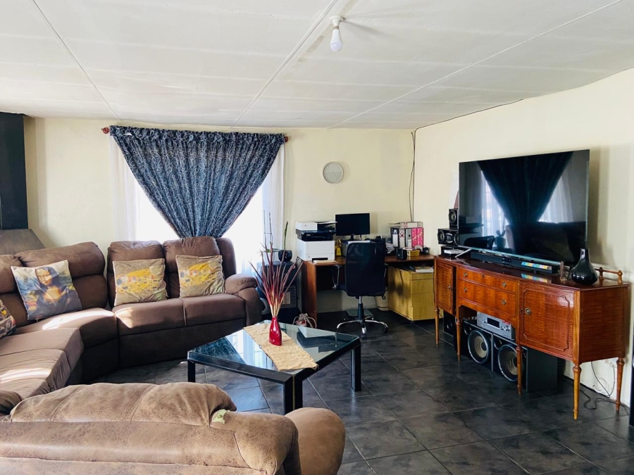 To Let 4 Bedroom Property for Rent in Reigerpark Gauteng