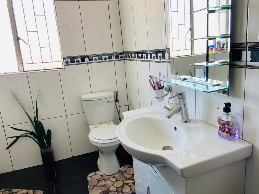 To Let 4 Bedroom Property for Rent in Reigerpark Gauteng