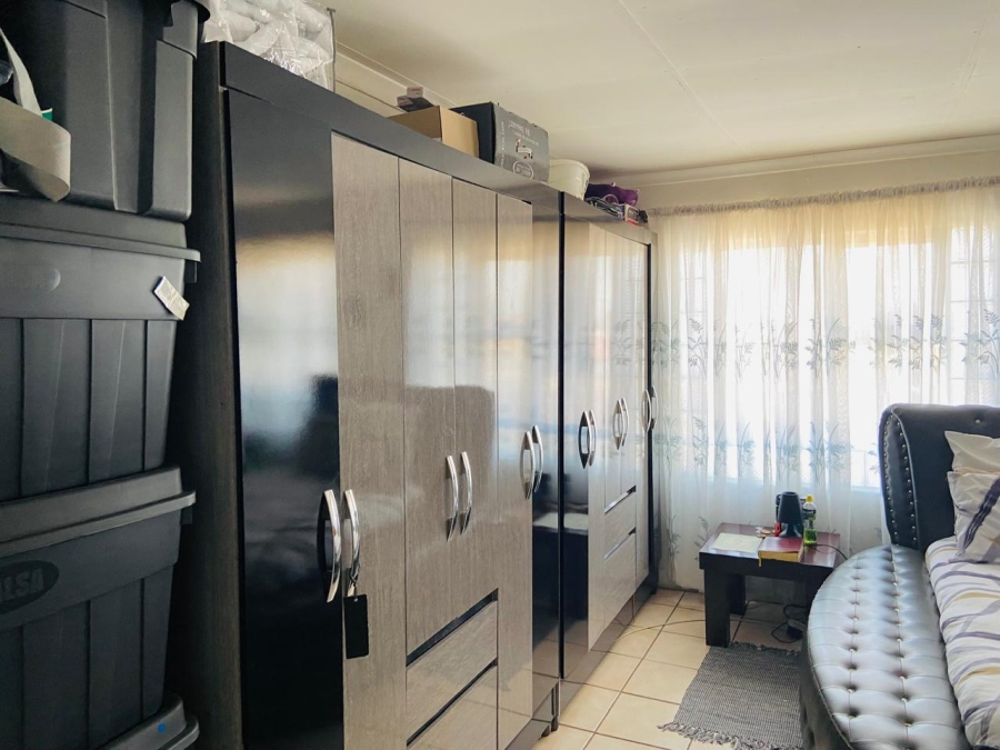 To Let 4 Bedroom Property for Rent in Reigerpark Gauteng