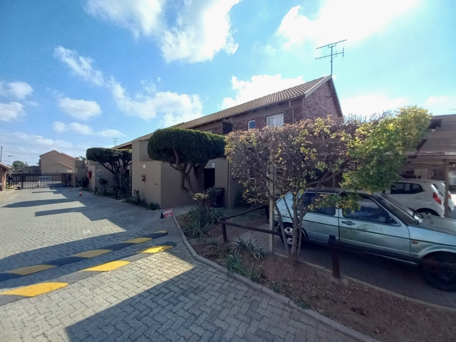 2 Bedroom Property for Sale in Eden Glen Gauteng