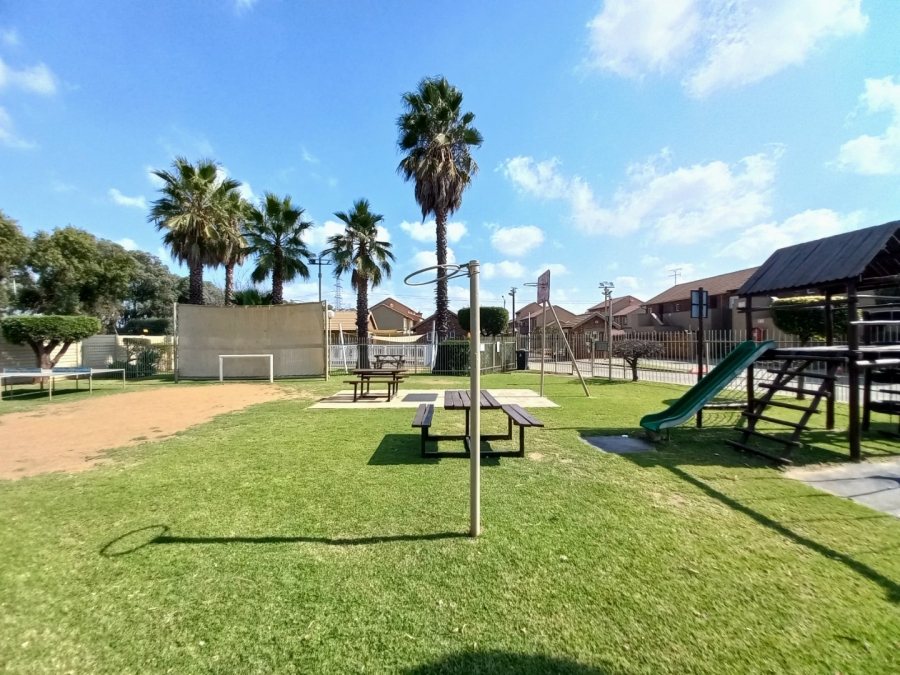 2 Bedroom Property for Sale in Eden Glen Gauteng