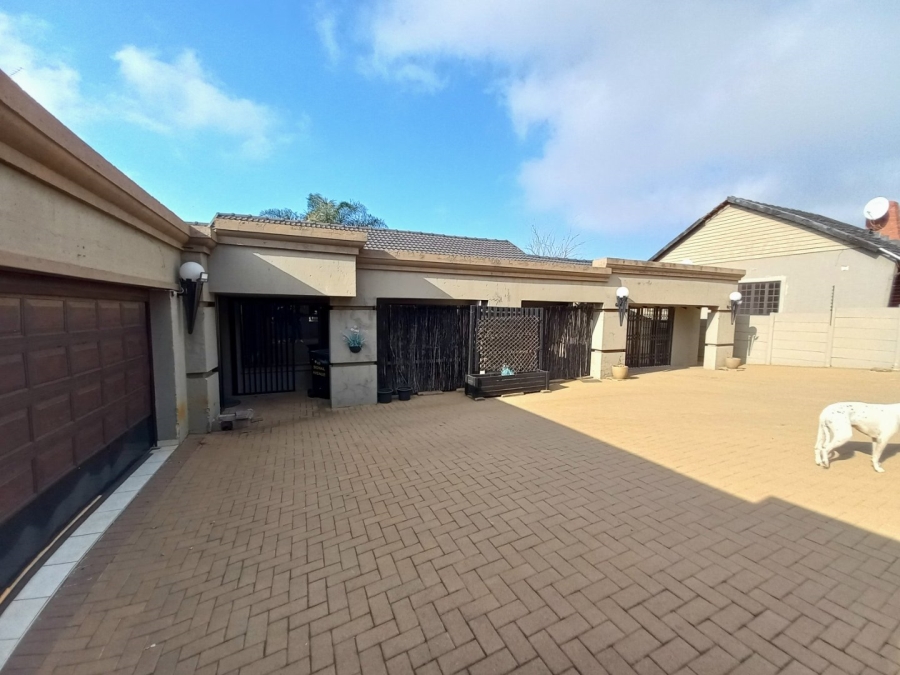 3 Bedroom Property for Sale in Dawnview Gauteng