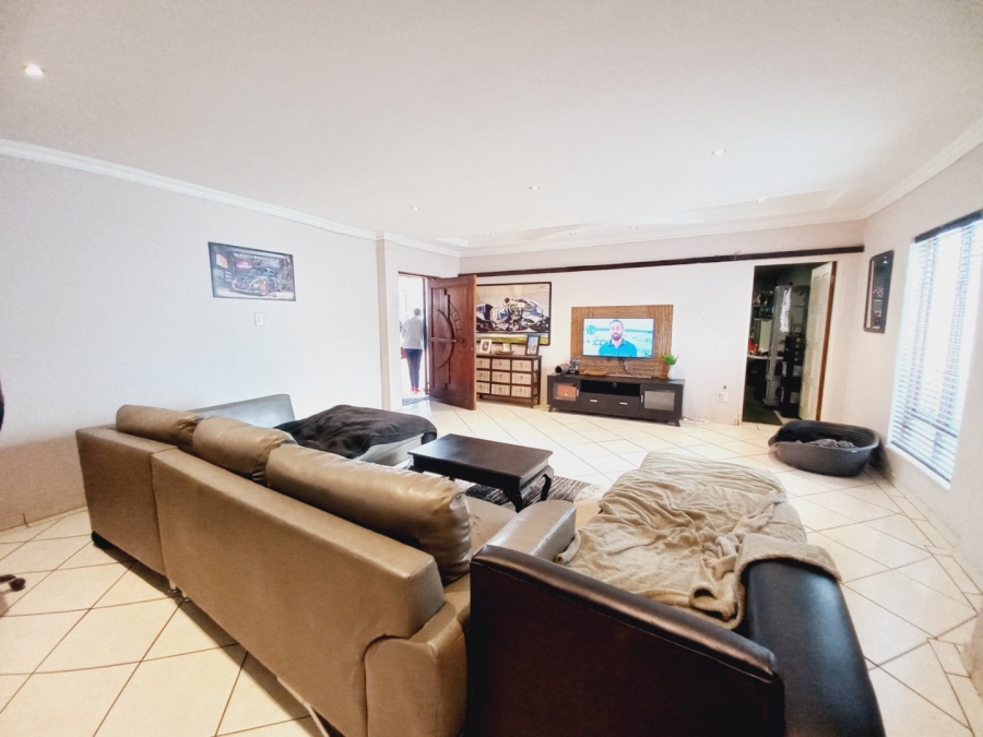 3 Bedroom Property for Sale in Dawnview Gauteng