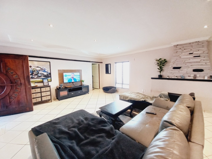 3 Bedroom Property for Sale in Dawnview Gauteng