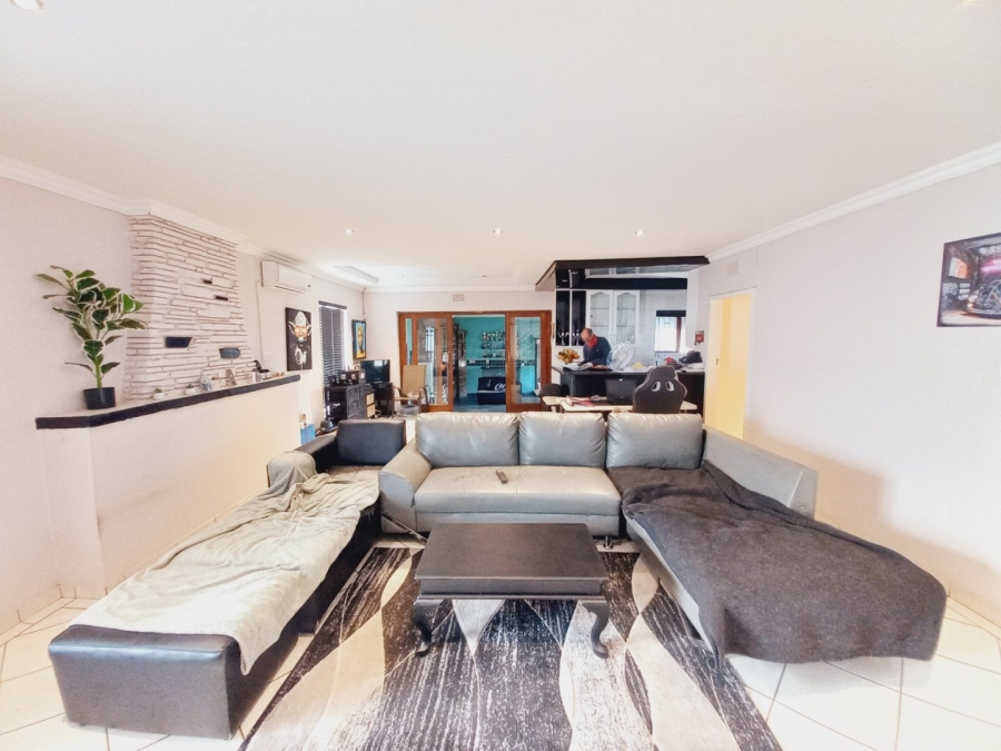 3 Bedroom Property for Sale in Dawnview Gauteng