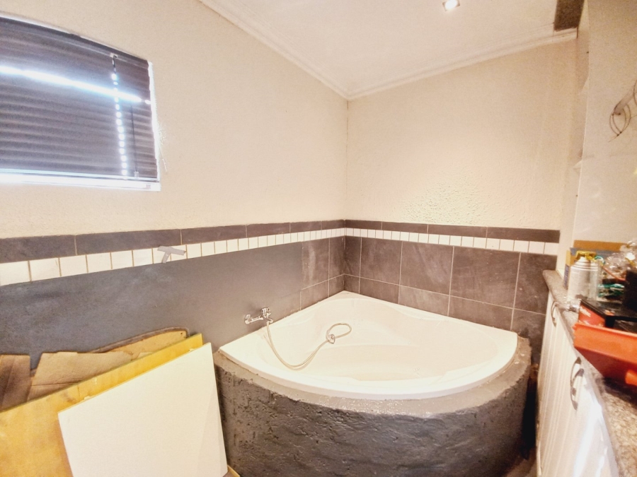 3 Bedroom Property for Sale in Dawnview Gauteng