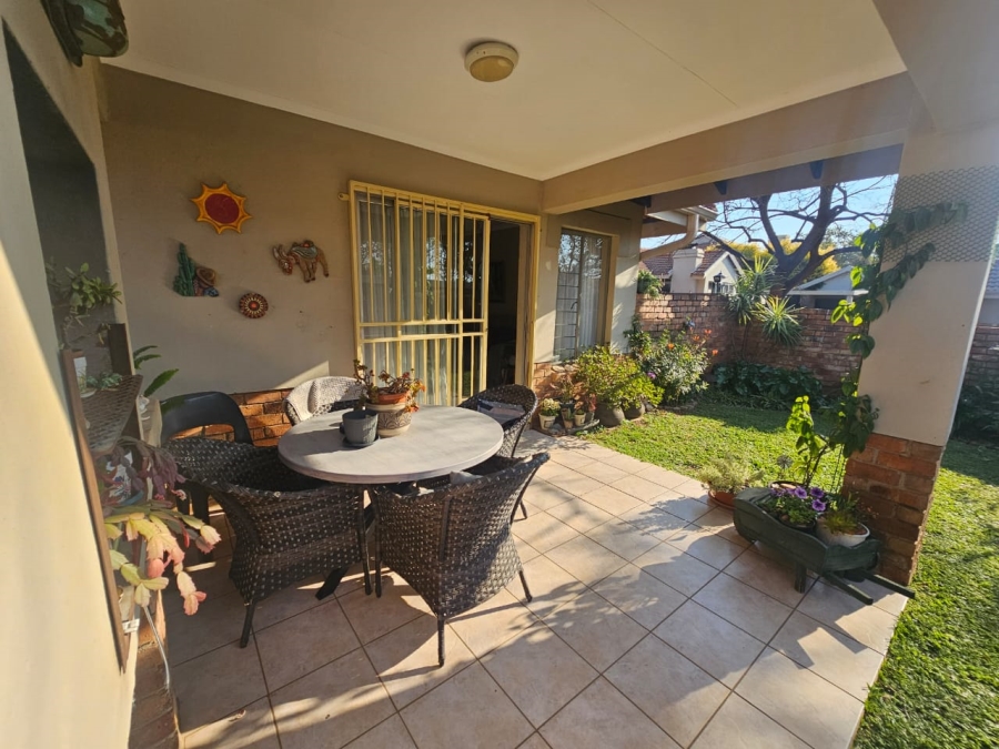 To Let 2 Bedroom Property for Rent in Amberfield Gauteng