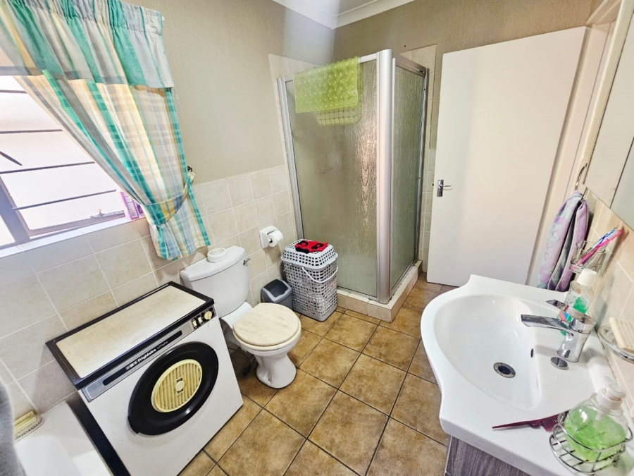 To Let 2 Bedroom Property for Rent in Amberfield Gauteng