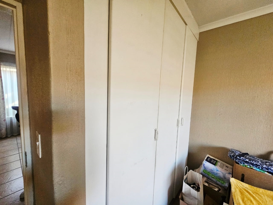 To Let 2 Bedroom Property for Rent in Amberfield Gauteng