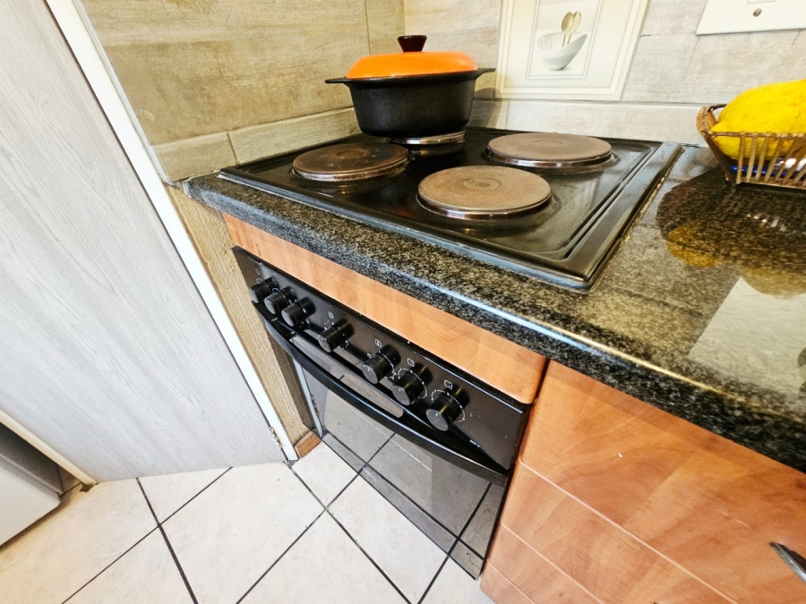 To Let 2 Bedroom Property for Rent in Amberfield Gauteng