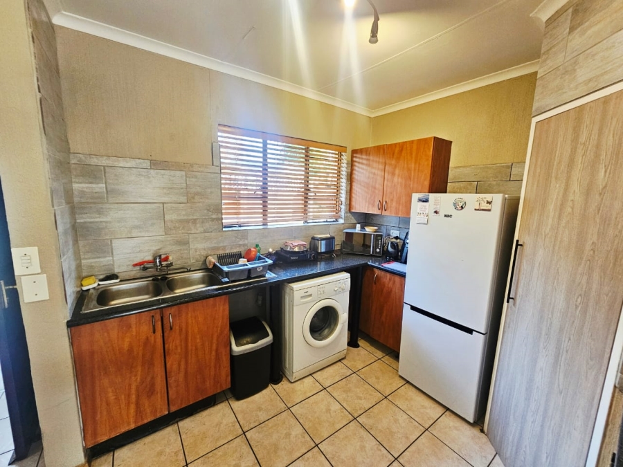 To Let 2 Bedroom Property for Rent in Amberfield Gauteng