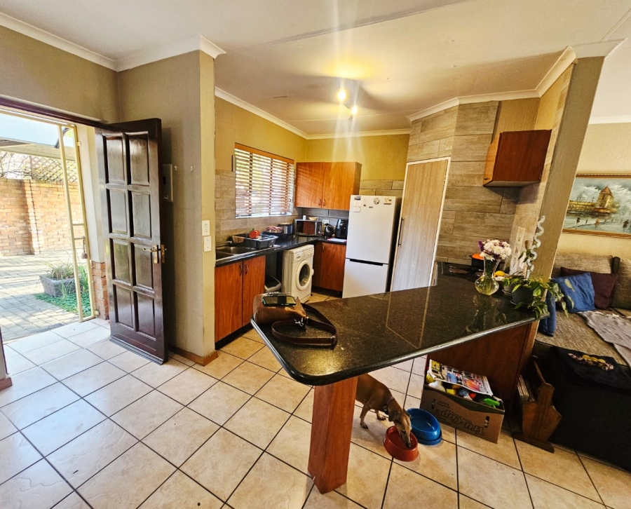 To Let 2 Bedroom Property for Rent in Amberfield Gauteng
