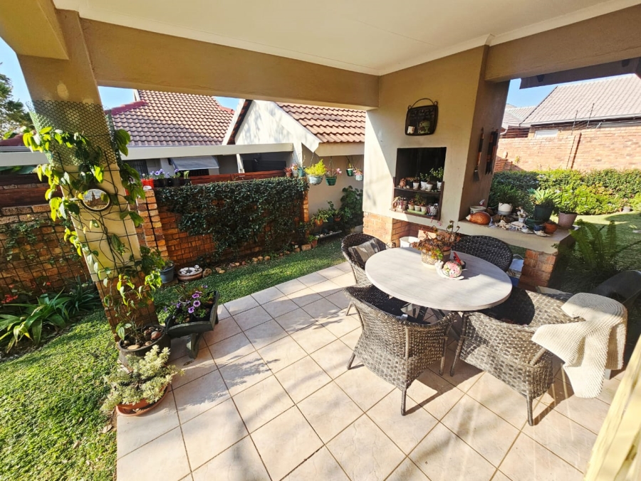 To Let 2 Bedroom Property for Rent in Amberfield Gauteng