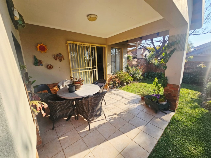 To Let 2 Bedroom Property for Rent in Amberfield Gauteng