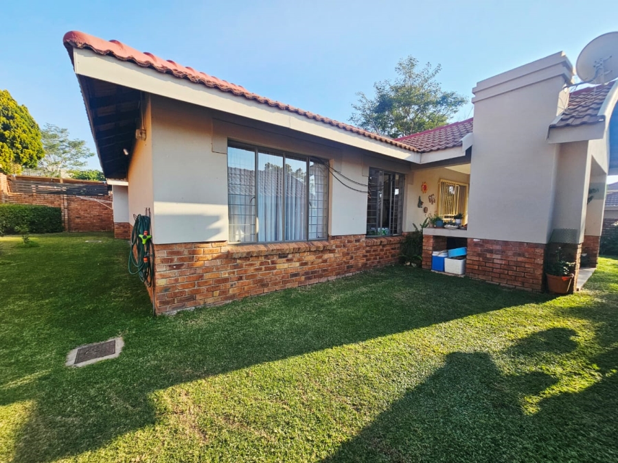 To Let 2 Bedroom Property for Rent in Amberfield Gauteng