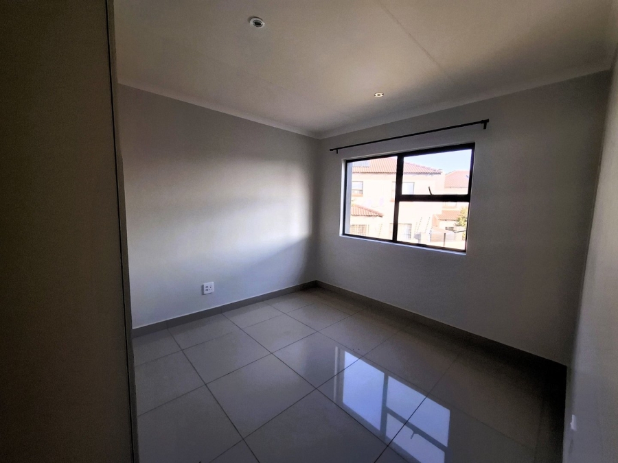 To Let 3 Bedroom Property for Rent in Faerie Glen Gauteng