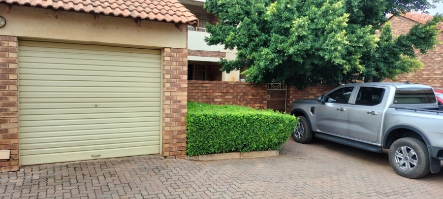 2 Bedroom Property for Sale in Monavoni Gauteng