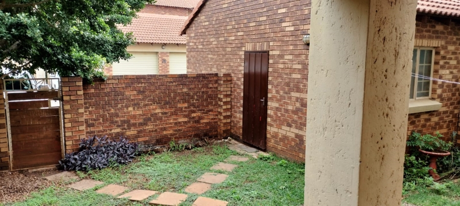 2 Bedroom Property for Sale in Monavoni Gauteng