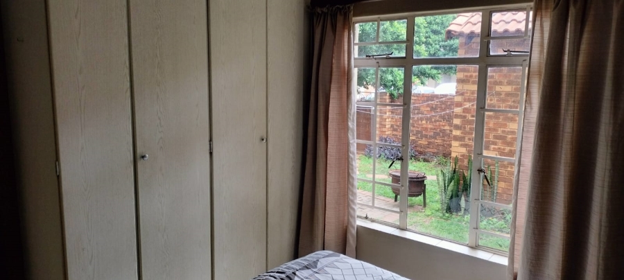 2 Bedroom Property for Sale in Monavoni Gauteng