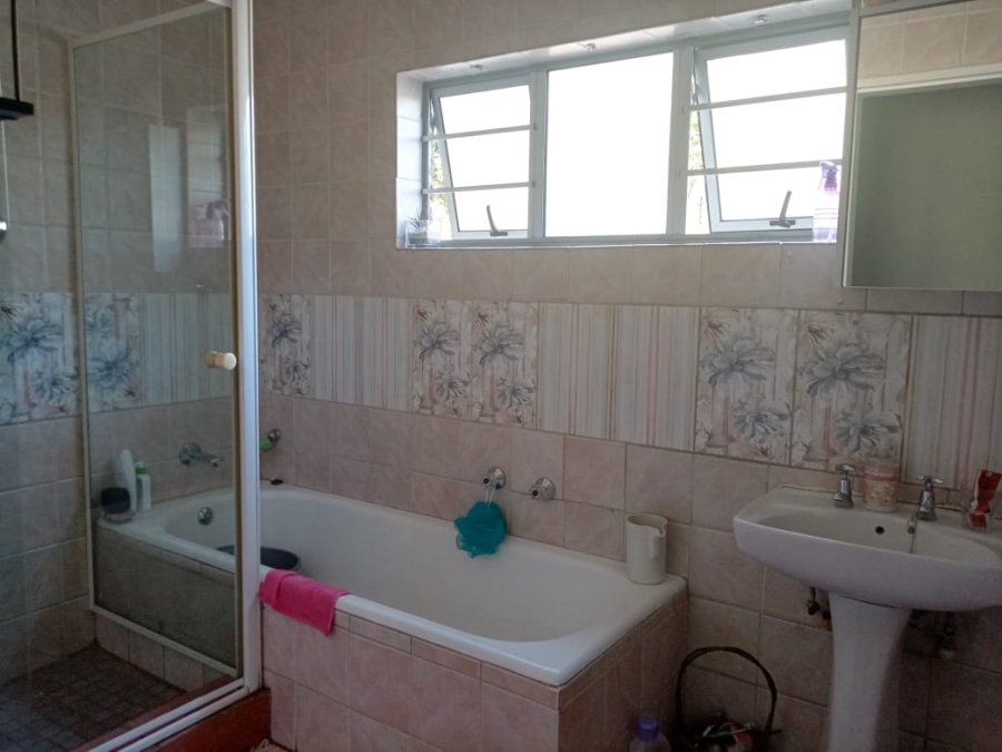 4 Bedroom Property for Sale in Meyerspark Gauteng