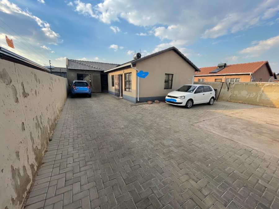 2 Bedroom Property for Sale in Protea Glen Gauteng