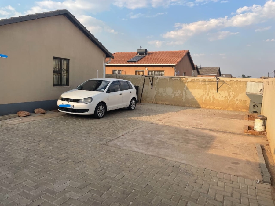 2 Bedroom Property for Sale in Protea Glen Gauteng