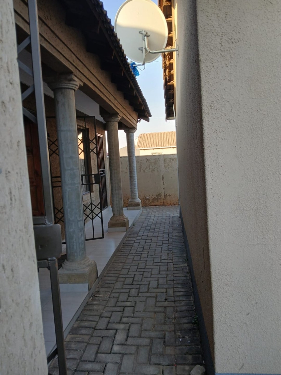2 Bedroom Property for Sale in Protea Glen Gauteng