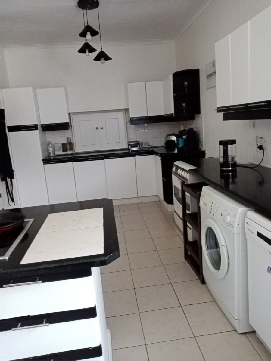 3 Bedroom Property for Sale in Fontainebleau Gauteng