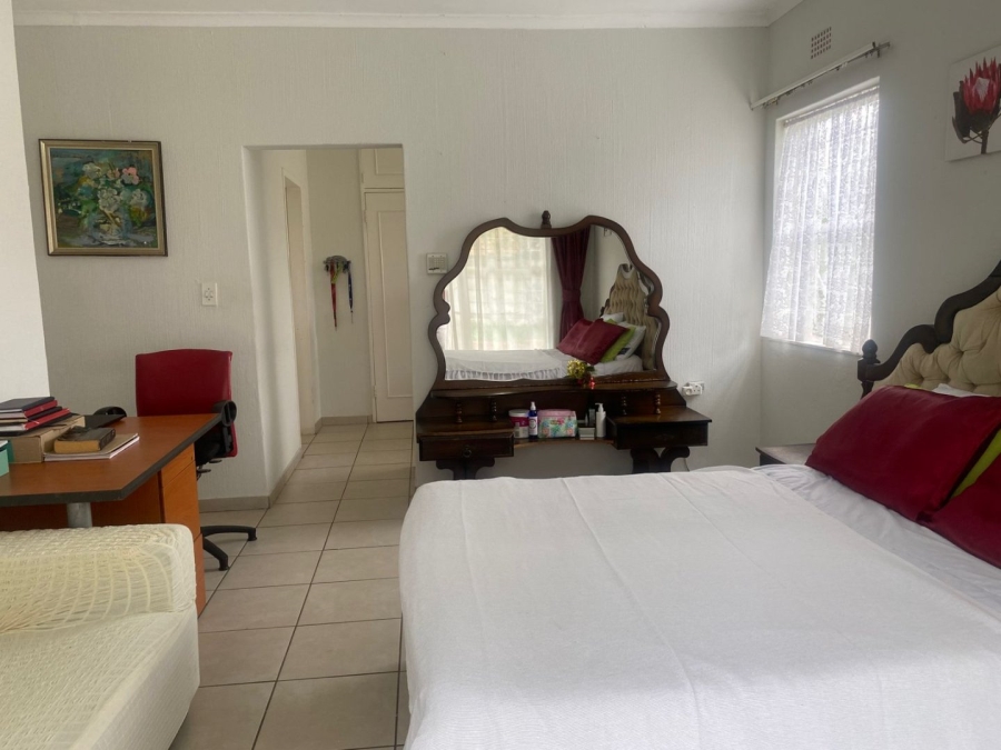 3 Bedroom Property for Sale in Fontainebleau Gauteng