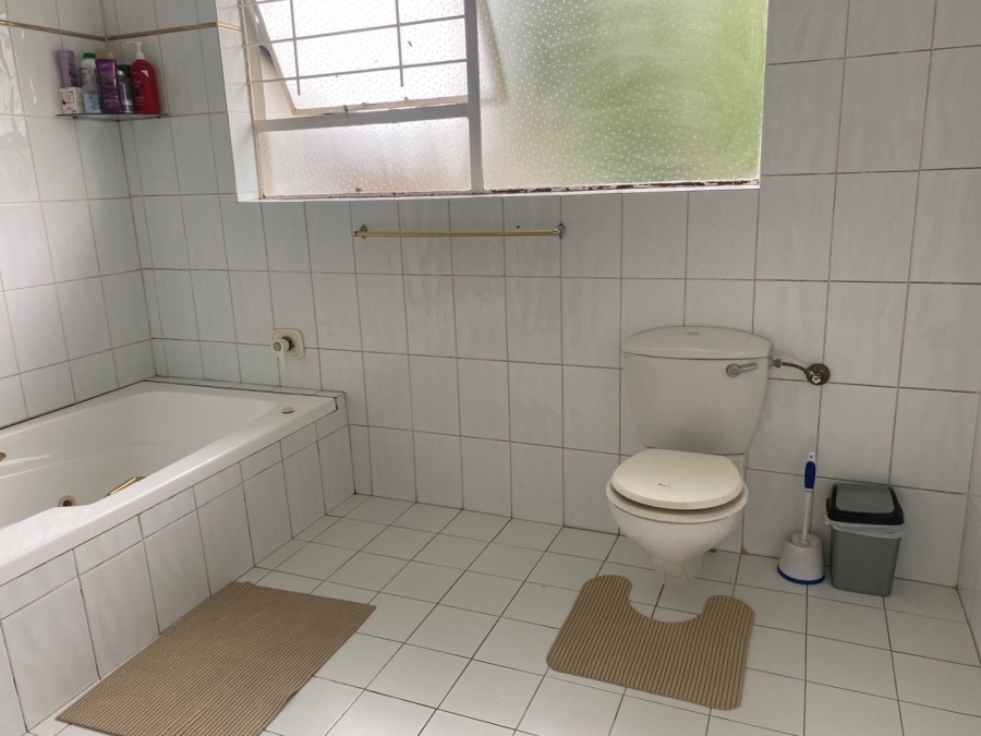 3 Bedroom Property for Sale in Fontainebleau Gauteng