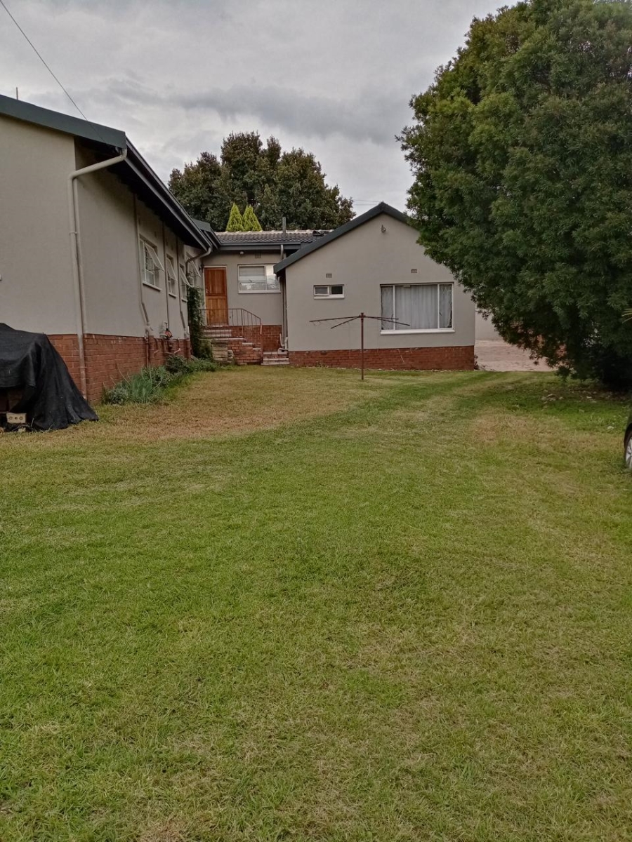 3 Bedroom Property for Sale in Fontainebleau Gauteng
