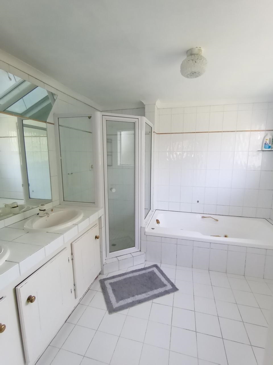 3 Bedroom Property for Sale in Fontainebleau Gauteng