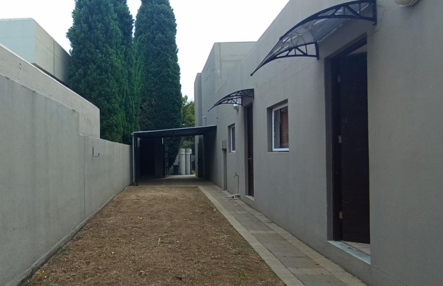 8 Bedroom Property for Sale in Kyalami Gauteng
