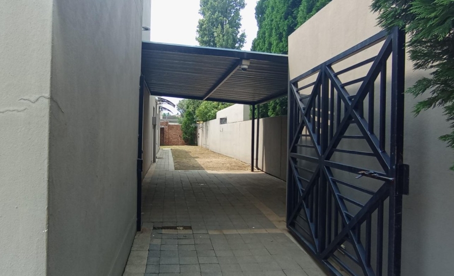 8 Bedroom Property for Sale in Kyalami Gauteng