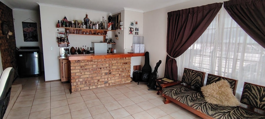 5 Bedroom Property for Sale in Rooihuiskraal Gauteng