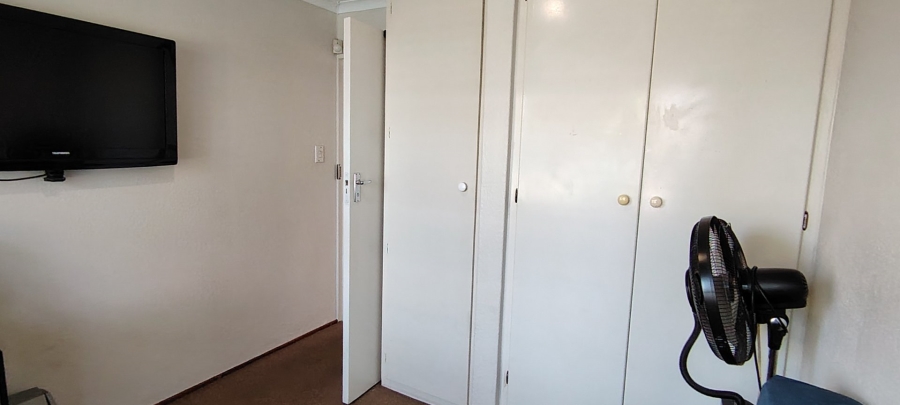5 Bedroom Property for Sale in Rooihuiskraal Gauteng