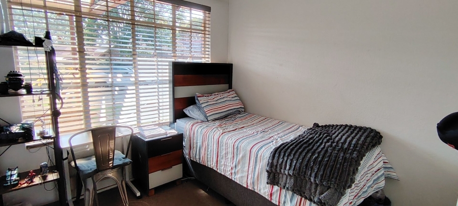 5 Bedroom Property for Sale in Rooihuiskraal Gauteng