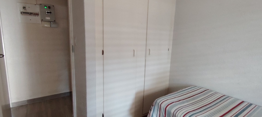 5 Bedroom Property for Sale in Rooihuiskraal Gauteng