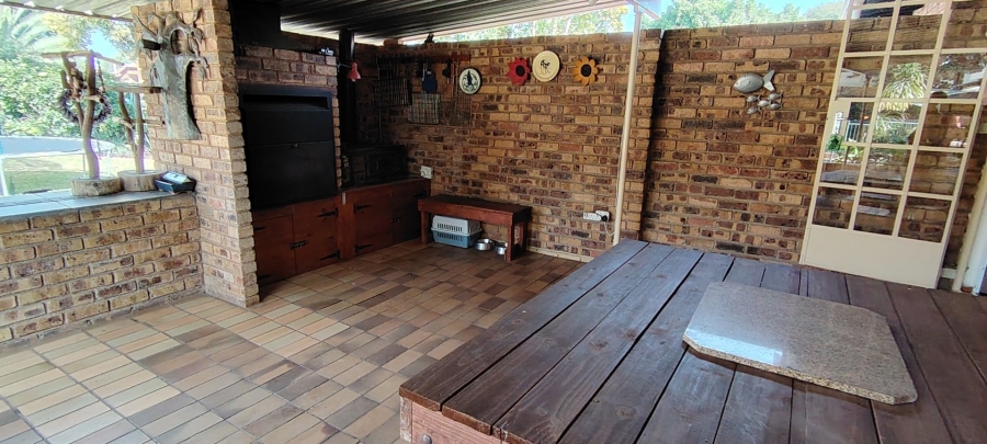 5 Bedroom Property for Sale in Rooihuiskraal Gauteng