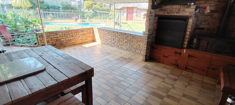 5 Bedroom Property for Sale in Rooihuiskraal Gauteng