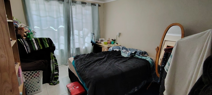 5 Bedroom Property for Sale in Rooihuiskraal Gauteng