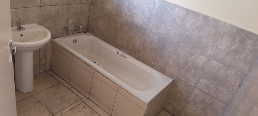 To Let 1 Bedroom Property for Rent in Edenvale Central Gauteng