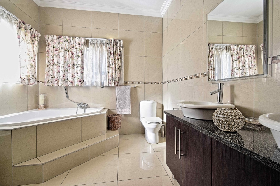 4 Bedroom Property for Sale in Zambezi Country Estate Gauteng