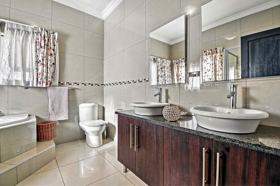 4 Bedroom Property for Sale in Zambezi Country Estate Gauteng
